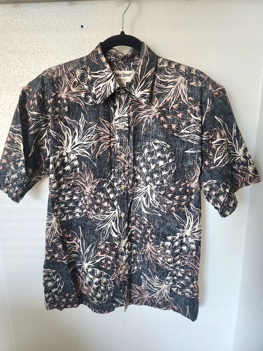 Cooke Street Honolulu Hawaiian Aloha Shirt Pineapple Print Made in Hawaii